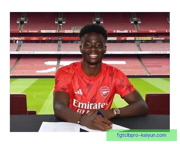 萨卡在阿森纳更衣室的领导作用不断增强，展现出稳定的团队凝聚力和战斗精神。