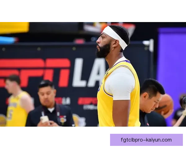 戴维斯职业生涯亮点回顾：攻防兼备的边路核心表现稳健